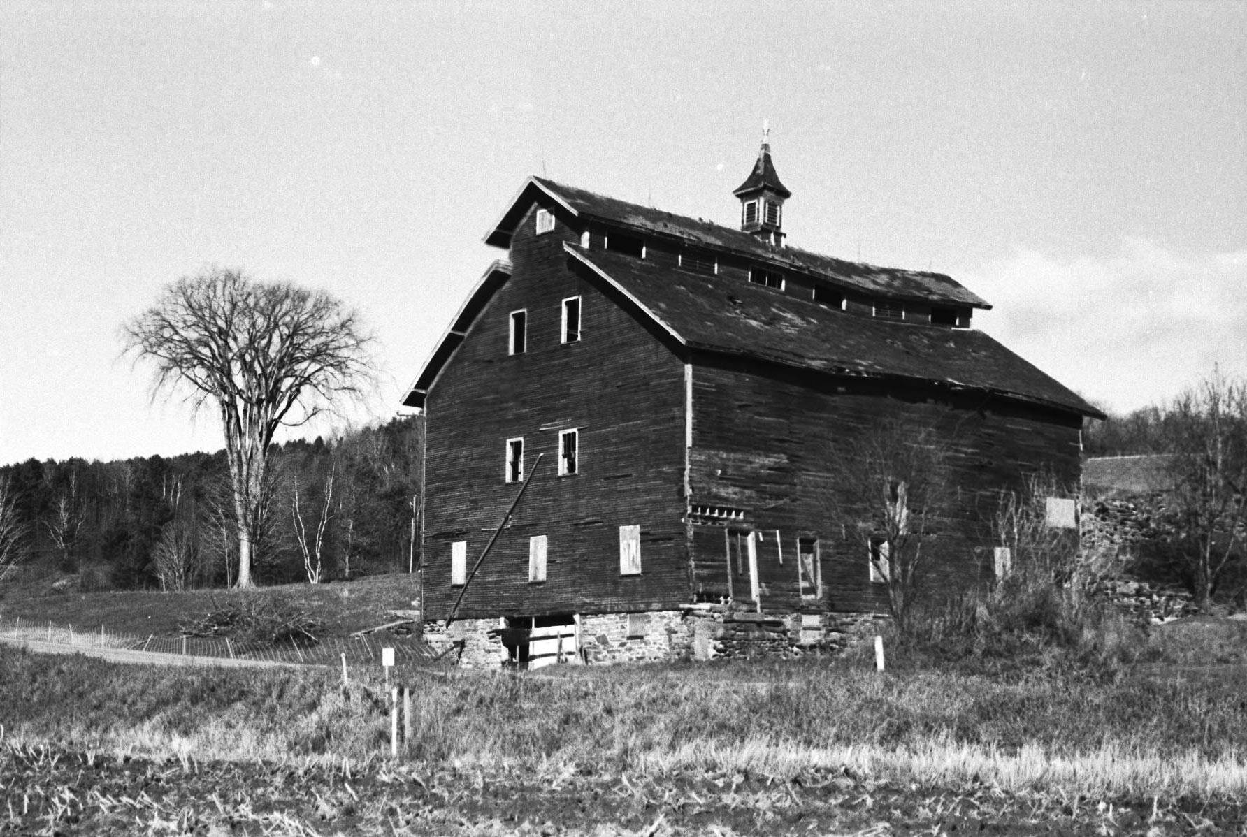 Archival barn photo